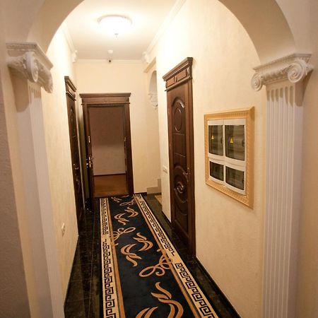Kleopatra Vip Hotel Kamianets Podilskyi Bagian luar foto