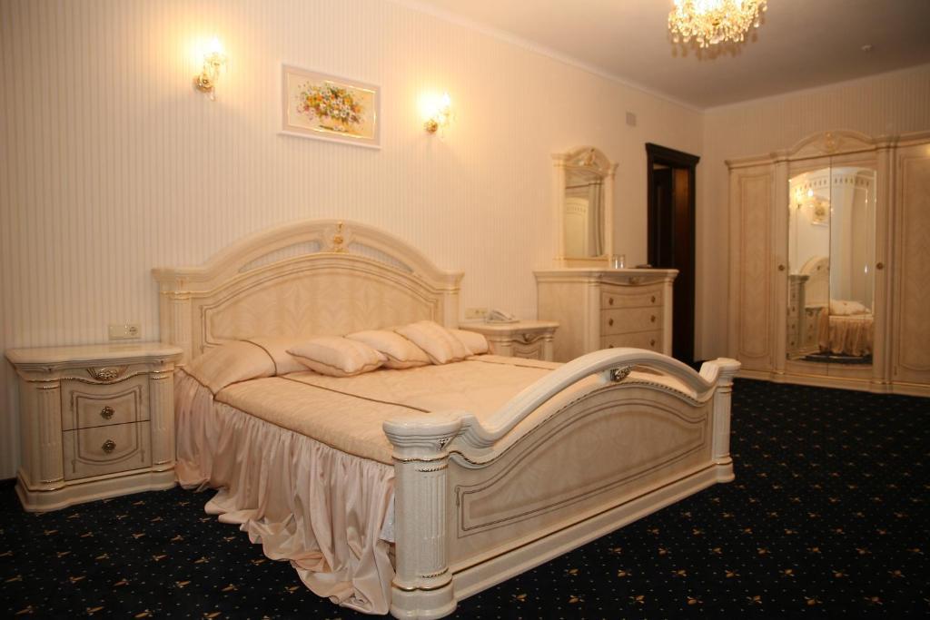 Kleopatra Vip Hotel Kamianets Podilskyi Ruang foto