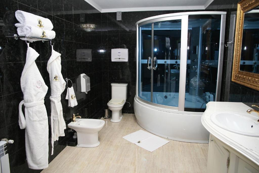 Kleopatra Vip Hotel Kamianets Podilskyi Ruang foto