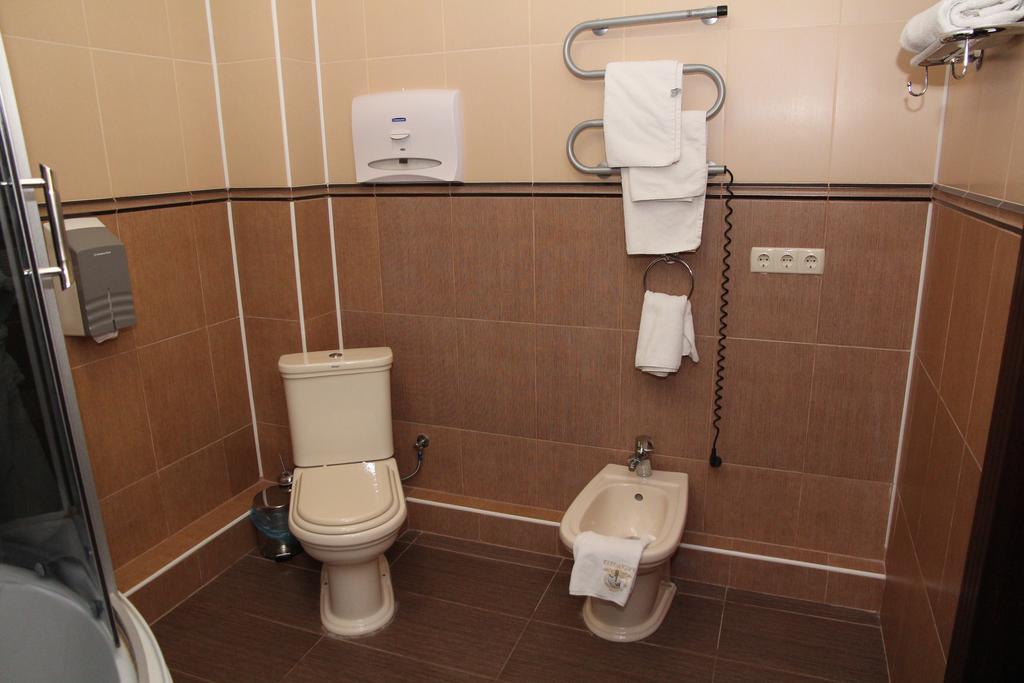 Kleopatra Vip Hotel Kamianets Podilskyi Ruang foto