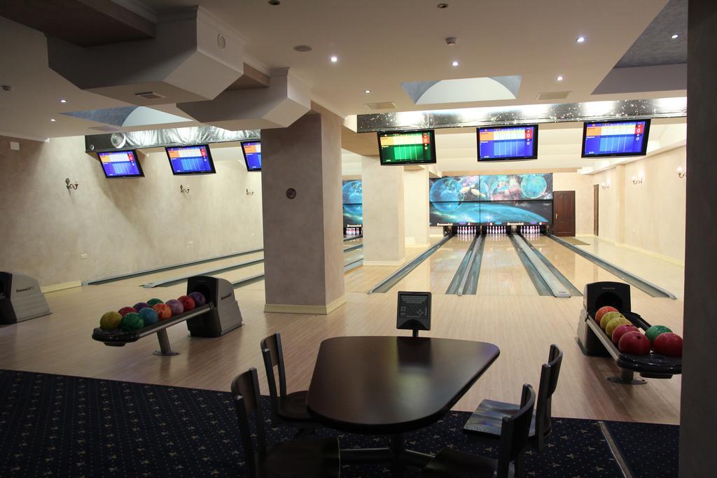 Kleopatra Vip Hotel Kamianets Podilskyi Bagian luar foto