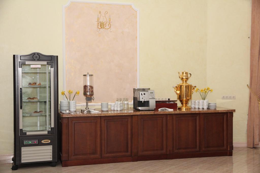 Kleopatra Vip Hotel Kamianets Podilskyi Bagian luar foto