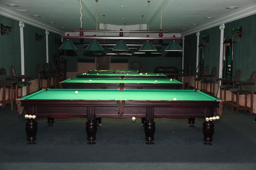 Kleopatra Vip Hotel Kamianets Podilskyi Bagian luar foto