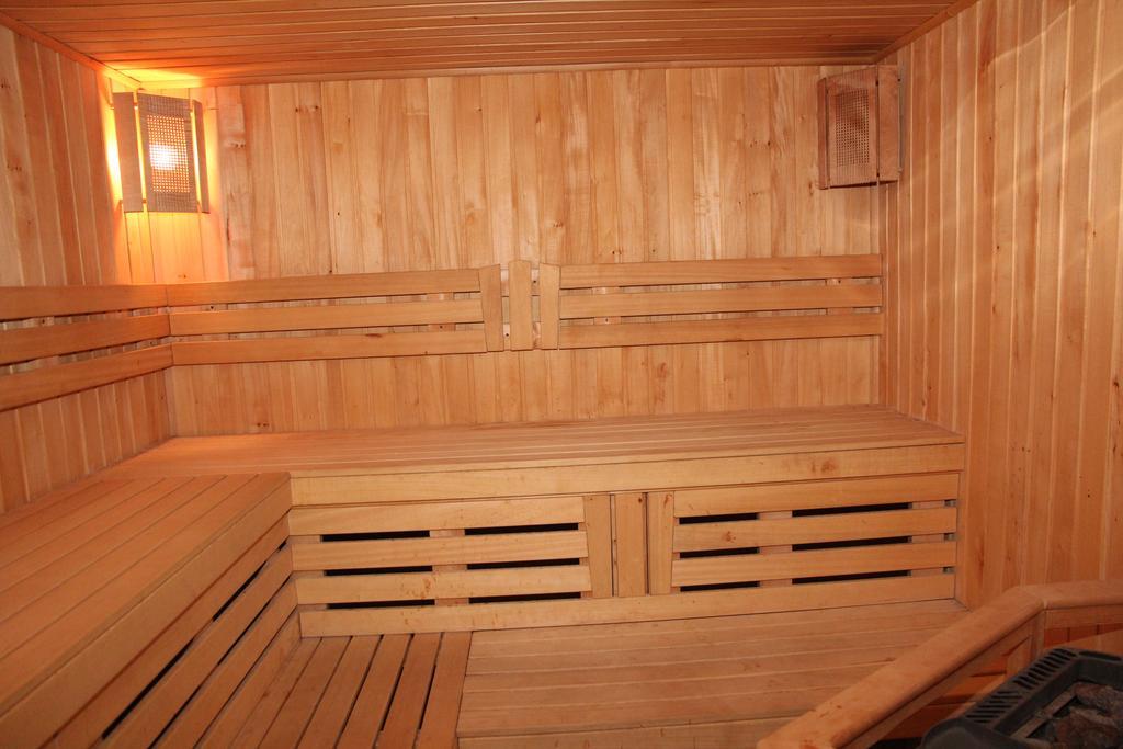 Kleopatra Vip Hotel Kamianets Podilskyi Bagian luar foto